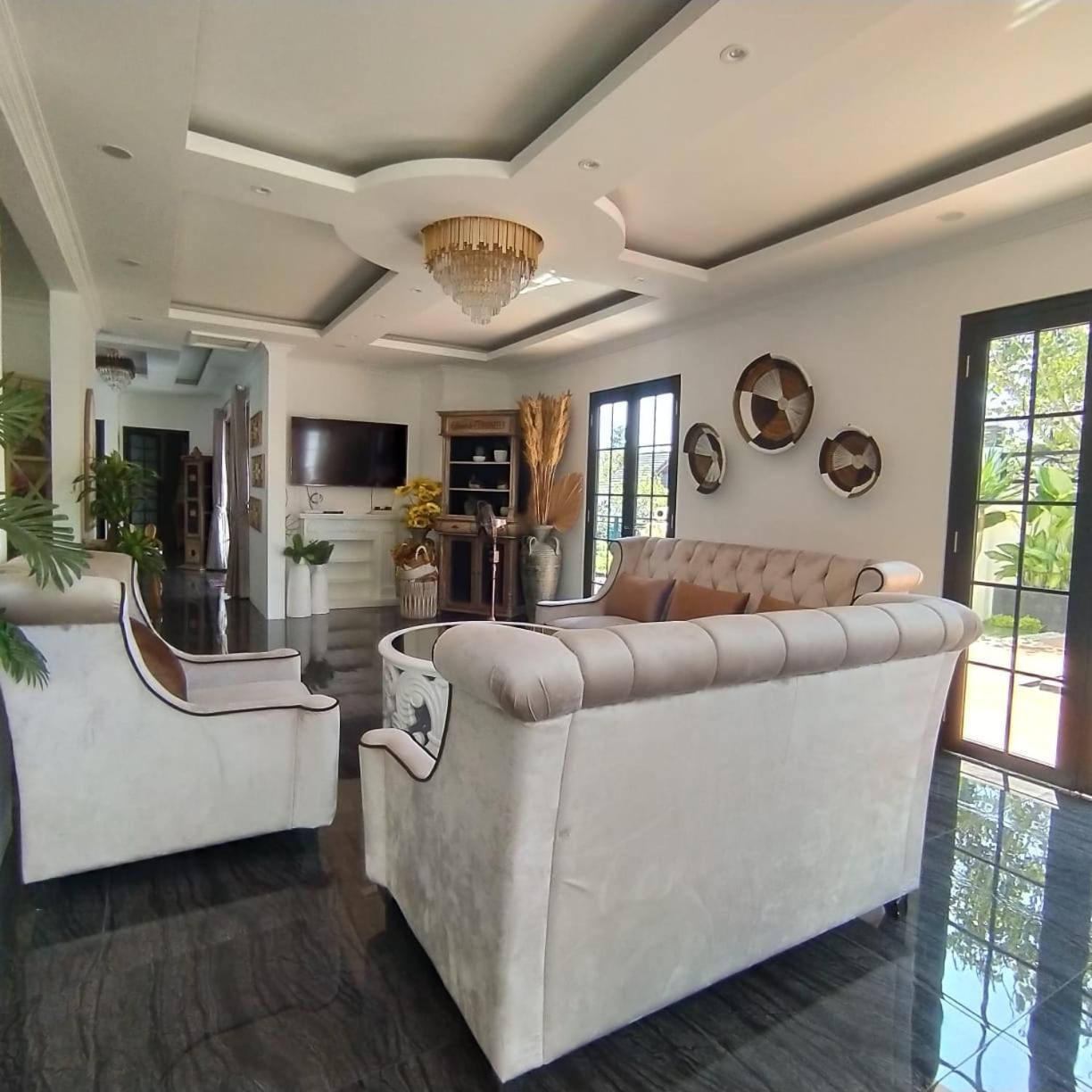 Villa Kota Bunga Malini 7 Cinengangirang Bagian luar foto